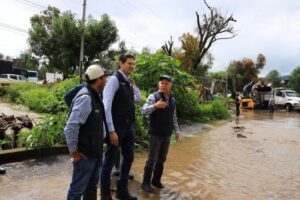 Alfonso Martínez supervisa trabajos de desazolve