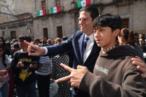 Estudiantes reciben a Alfonso Martínez