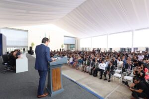 toma protesta Alfonso Martínez
