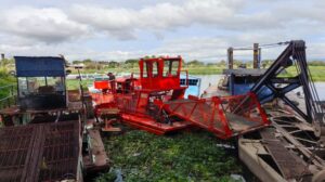 maquinaria desazolve Lago de Pátzcuaro