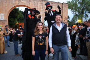 Desfile de Catrinas y Catrines rompe récord: reúne a más de 3 mil 200 participantes-Morelia Informativo1