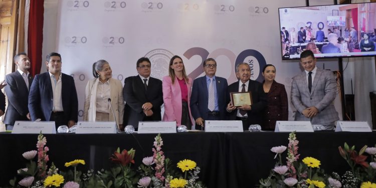 Entrega de Mérito Periodístico a Ignacio Roque Madriz: Ernesto Núñez-Morelia Informativo