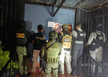 FGE ejecuta orden de cateo en el municipio de Pátzcuaro: decomisa droga y detiene a dos personas