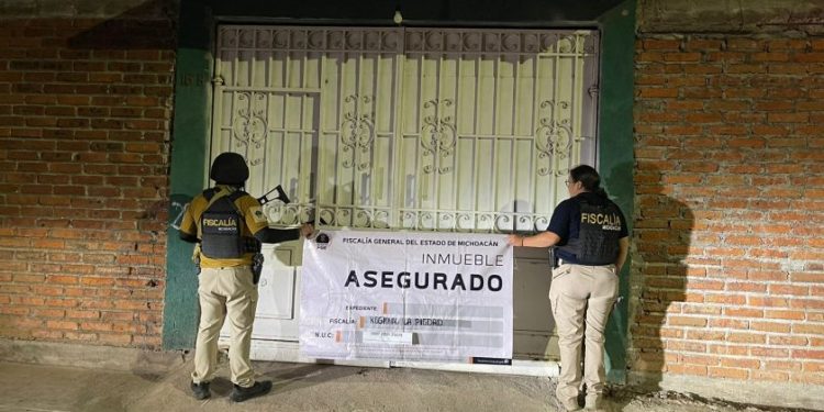 En Puruándiro, asegura FGE inmueble relacionado en conductas ilícitas y sustancia con apariencia de narcótico