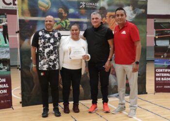 Certifica Conade a atletas y entrenadores michoacanos de bádminton