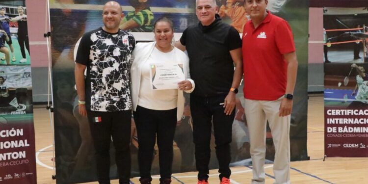Certifica Conade a atletas y entrenadores michoacanos de bádminton