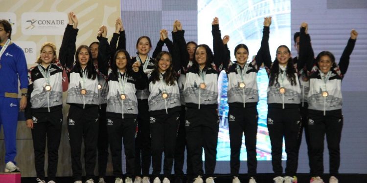 Equipo femenil de polo acuático de Michoacán gana bronce en Nacionales Conade