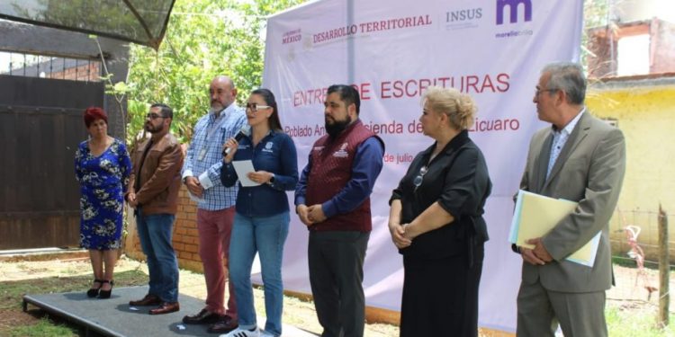 Entrega de Escrituras en ex hacienda Itzícuaro: Joanna Moreno-Morelia Informativo