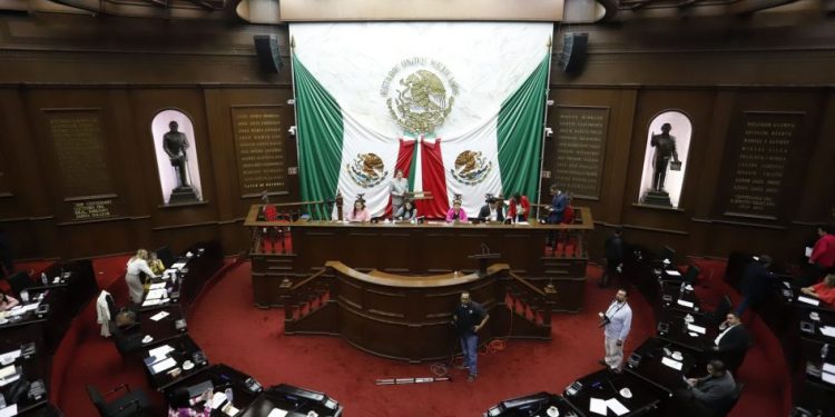 Condecoración "Suprema Junta Nacional Americana”-Morelia Informativo