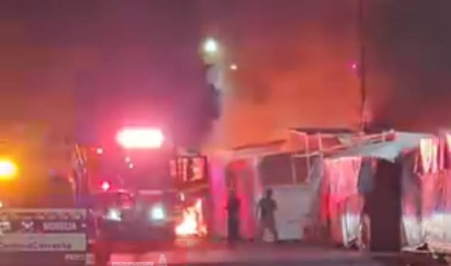 Instruye Alfonso Martínez a apoyar a comerciantes afectados por incendio en Mercado Independencia