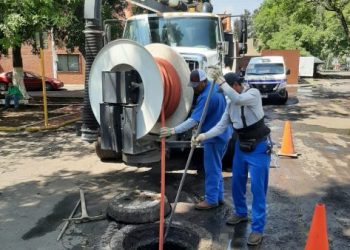 OOAPAS revisa condiciones de rejillas 3 - Morelia Informativo