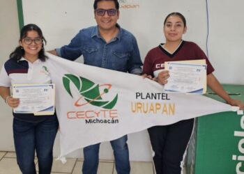 alumnas CECYTEM Uruapan