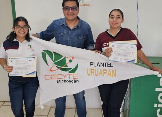 alumnas CECYTEM Uruapan