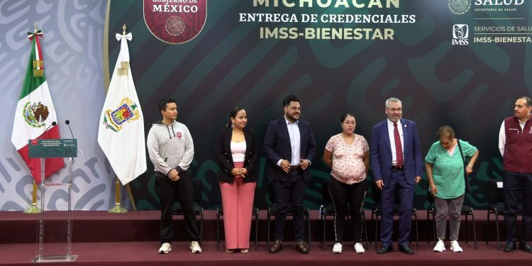 Arranca Bedolla entrega de credenciales IMSS-Bienestar