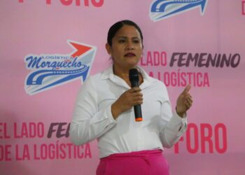 función de la mujer frente al usuario transporte público