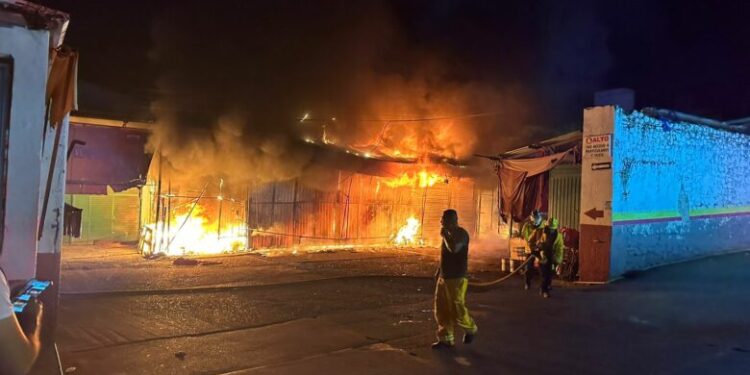 incendio locales Huetamo
