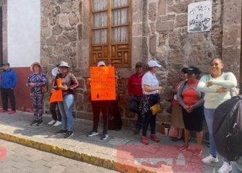 Habitantes de San Miguel del Monte se manifiestan en el Ayuntamiento