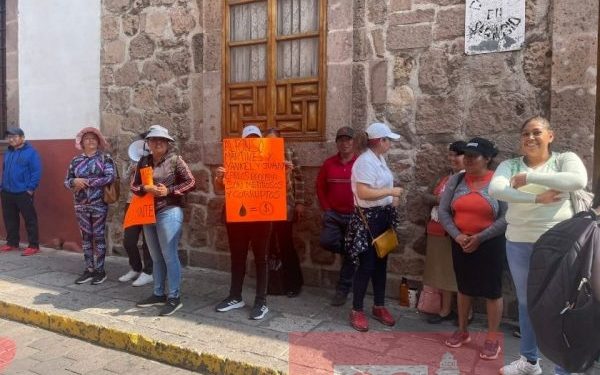 Habitantes de San Miguel del Monte se manifiestan en el Ayuntamiento