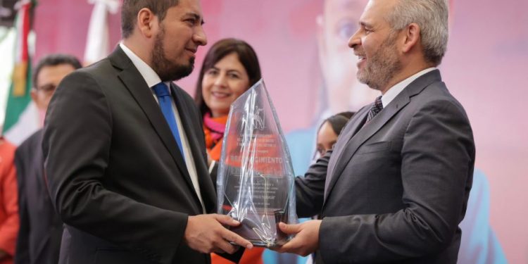 reconocimiento a maestros - Morelia Informativo