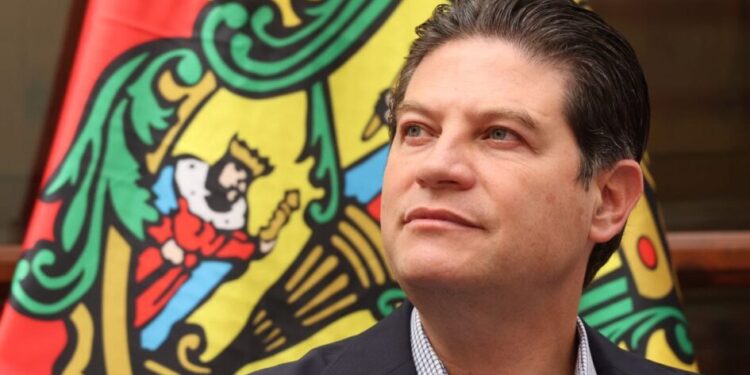 Celebra Alfonso Martínez, nueva ruta aérea Morelia-Monterrey