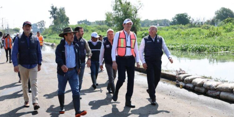 Alfonso Martínez supervisa limpieza y dragado colonias Poniento Morelia