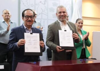 Alfredo Ramírez firma convenio con Conafor
