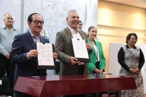 Alfredo Ramírez firma convenio con Conafor 