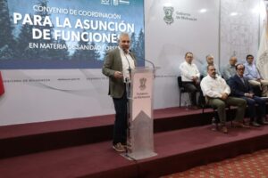 Alfredo Ramírez firma convenio con Conafor 