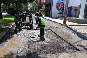 atención bacheo Av Camelinas