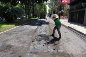 atención bacheo Av Camelinas