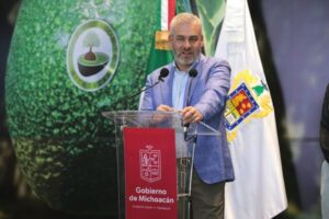 Firma decreto certificación contra deforestación en Michoacán