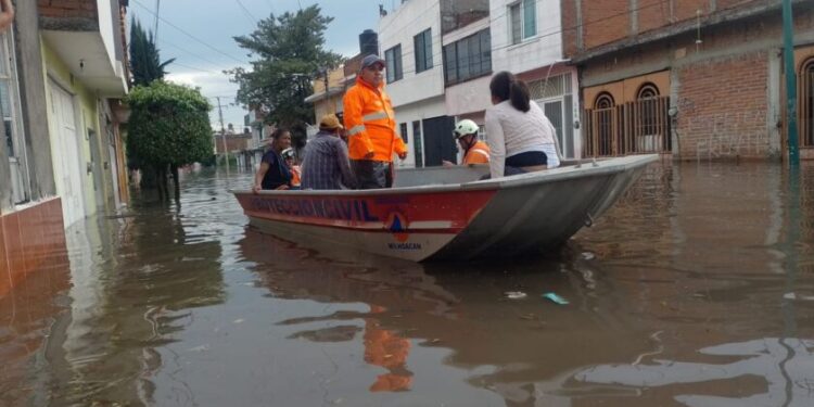 Continúan las labores de apoyo y auxilio en la Carlos Salazar-Morelia Informativo
