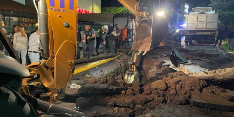 Gobierno Municipal realizará peritaje por socavón en avenida Camelinas-Morelia Informativo