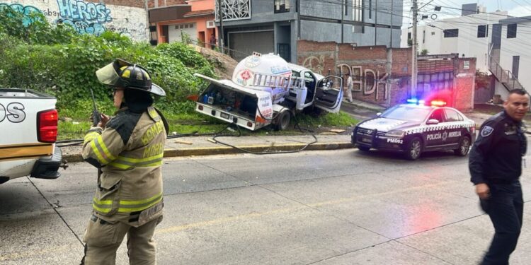 Atienden Policía Morelia y Bomberos Municipales accidente-Morelia Informativo