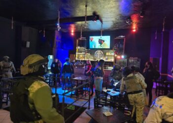Dos personas detenidas y droga asegurada, resultado de cateo realizado en un bar de la colonia Loma Real-Morelia Informativo
