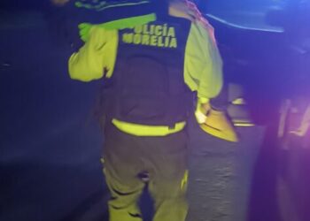 Policía Morelia auxilia en traslado de emergencia a mujer en labor de parto