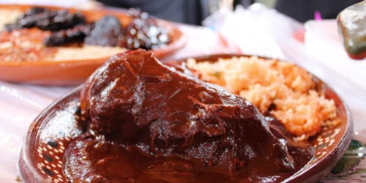 Todo listo para el arranque de la Feria del Mole de Santa María-Morelia Informativo