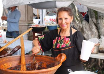 Culmina la 17ª Feria del Mole en Santa María de Guido-Morelia Informativo