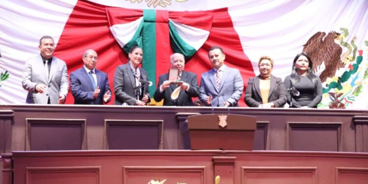 Entrega 75 Legislatura presea a Luis Girarte Martínez-Morelia Informativo