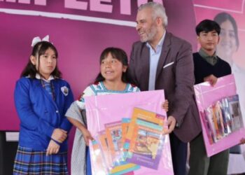 Regresan a clases en más de 11 mil escuelas de los 113 municipios: Bedolla