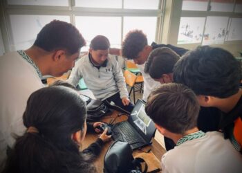 Rífatela estudiando una de las 42 carreras técnicas profesionales