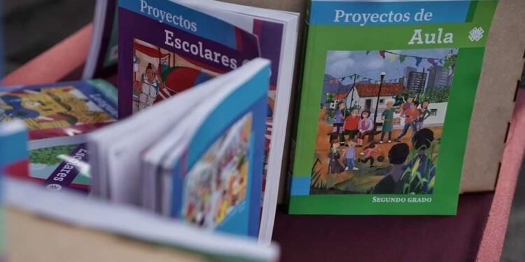 SEE inicia distribución de más de 6 millones de libros de texto de educación básica
