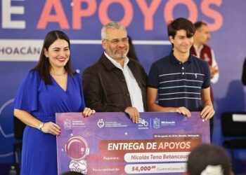 Entrega Bedolla apoyos a familias cuidadoras de niñas y niños con cáncer; suman 587 beneficiadas