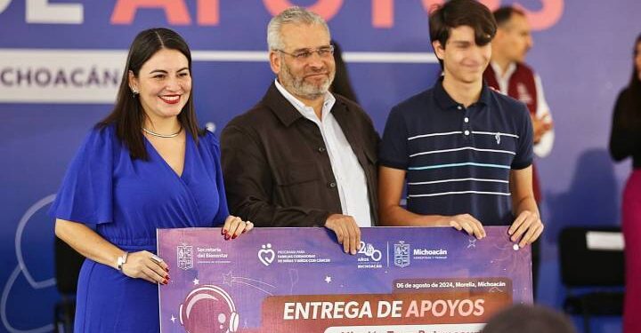 Entrega Bedolla apoyos a familias cuidadoras de niñas y niños con cáncer; suman 587 beneficiadas