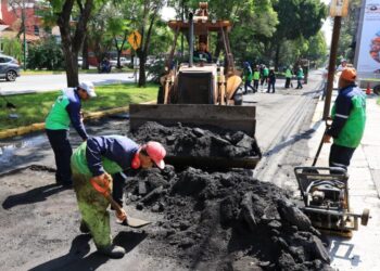 atención bacheo Av Camelinas