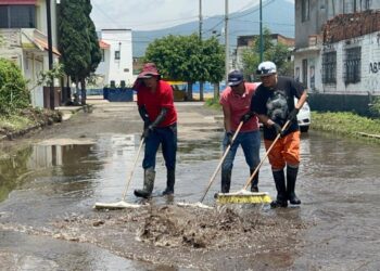 Ayuntamiento de Morelia realiza limpieza en colonia afectada por las inundaciones