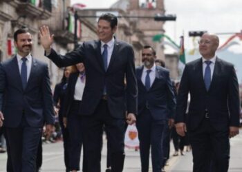 Encabeza Alfonso Martínez colorido desfile cívico militar