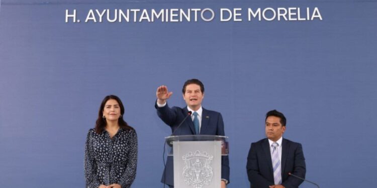 Alfonso Martínez toma protesta como alcalde moreliano
