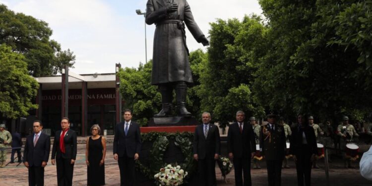 Encabeza Bedolla ceremonia cívica por el CCXIV Aniversario del Inicio de la Independencia