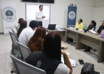 Lleva FGE charlas a personal de la Secretaría de Salud en materia de consumo de drogas y su impacto social